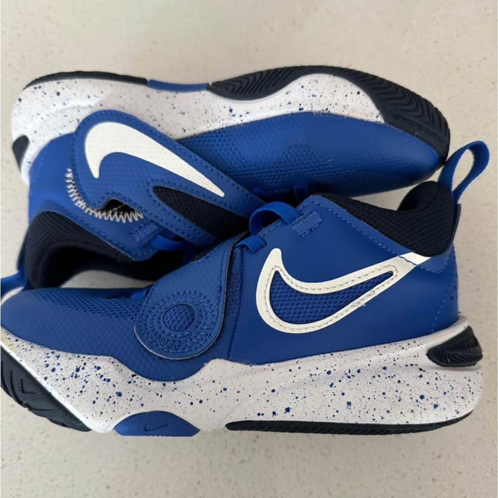 Boys Nike Team Hustle size 12 with box